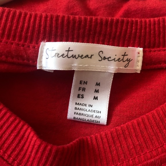 red crop top - Picture 2 of 2